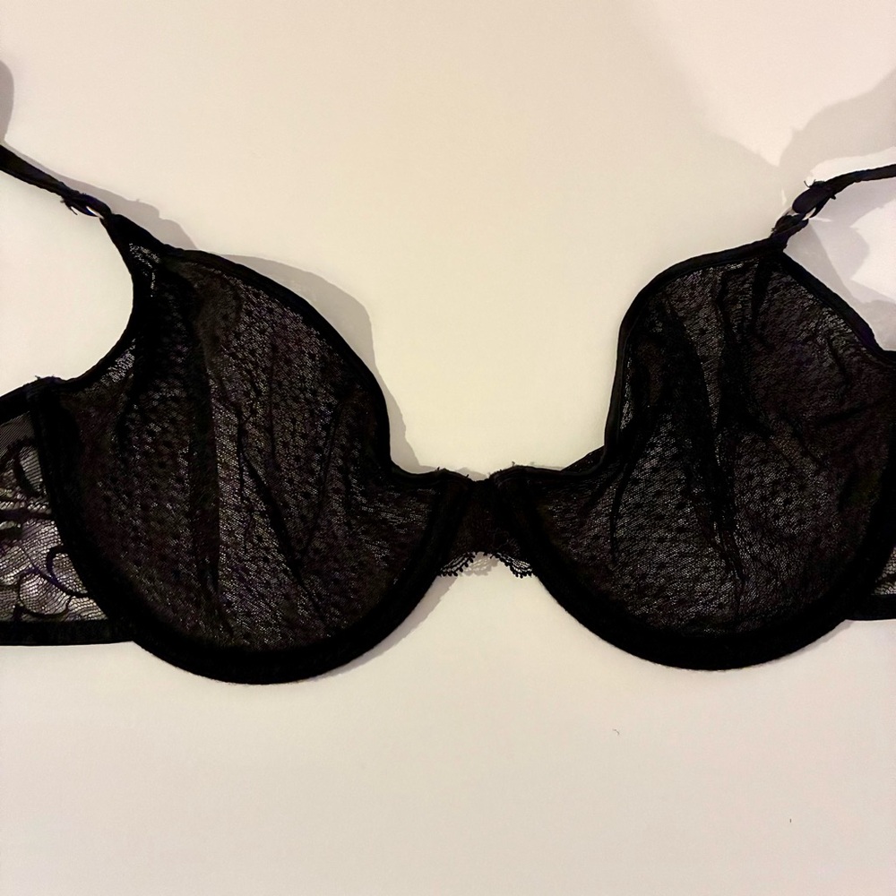 Chic Black Lace Underwire Bra